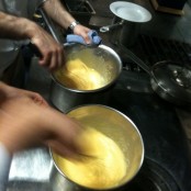 Haciendo la crema pastelera